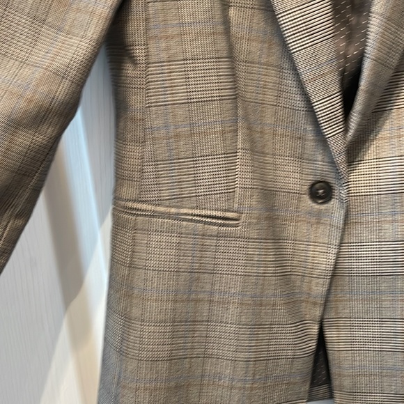 See next listing for matching pant. Sharp Blazer in cool tone plaid - Picture 3 of 7